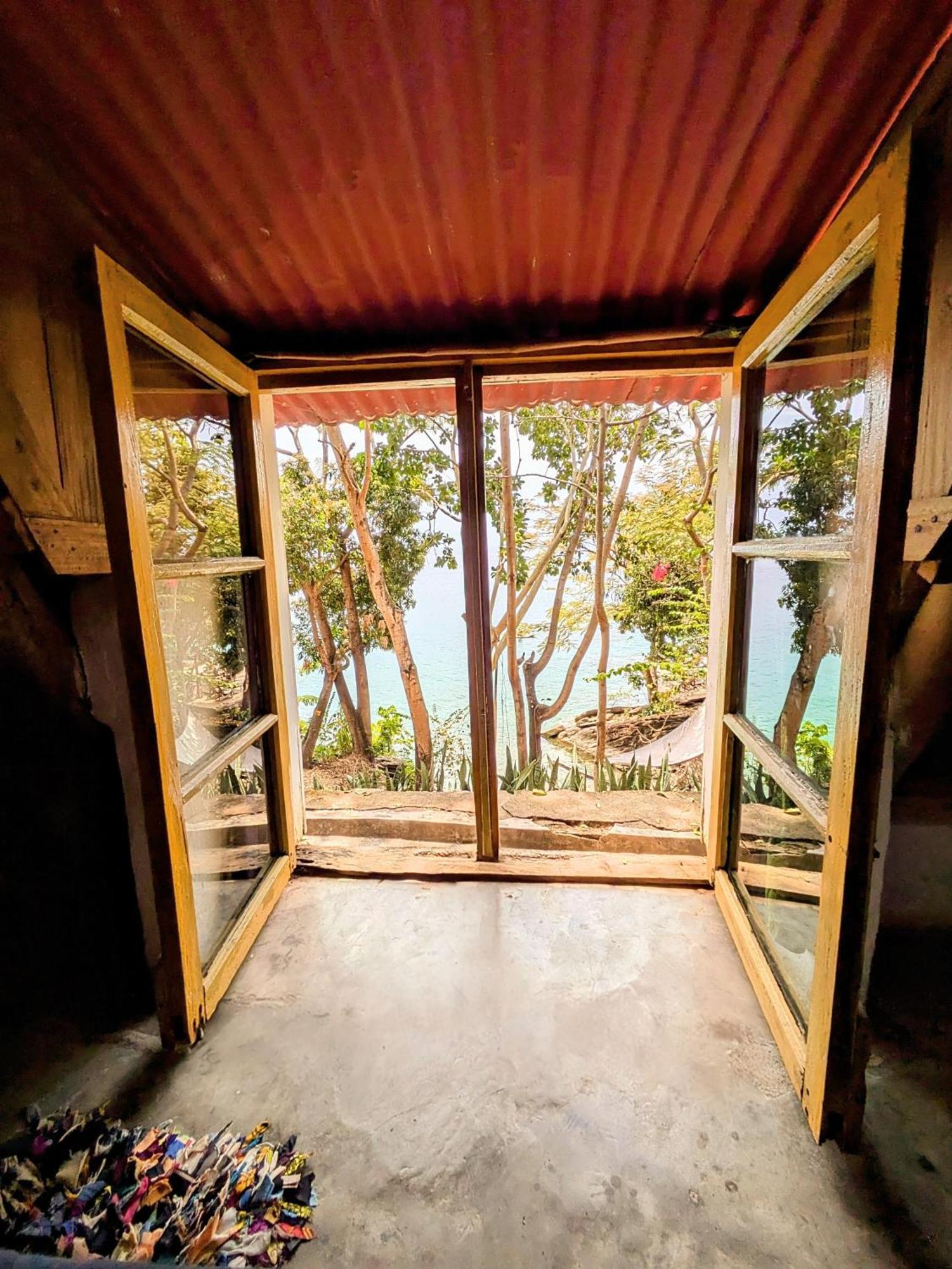 Butterfly Space- A Non-Profit Eco-Lodge Nkhata Bay Exteriör bild